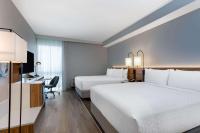 Wyndham Garden Miami International Airport客房内的一张或多张床位