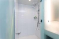 Wyndham Garden Miami International Airport的一间浴室