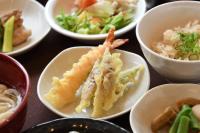 酒店内部或周边提供的食物
