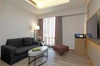 Ramada Encore by Wyndham Muscat Al-Ghubra的电视和/或娱乐中心