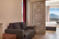 Ramada Encore by Wyndham Muscat Al-Ghubra的休息区