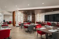 Ramada Encore by Wyndham Muscat Al-Ghubra的休息区