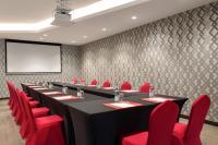 Ramada Encore by Wyndham Muscat Al-Ghubra商务区和/或会议室