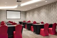 Ramada Encore by Wyndham Muscat Al-Ghubra商务区和/或会议室