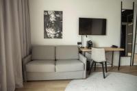 Park Inn by Radisson Vilnius Airport Hotel & Conference Centre的电视和/或娱乐中心