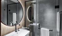 Revier Hotel - Dubai的一间浴室