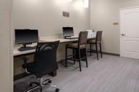 Staybridge Suites - Cedar Park - Austin N by IHG的电视和/或娱乐中心