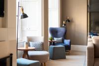 Heeton Concept Aparthotel Edinburgh Queen Street的休息区