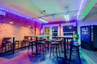 Lucky D&#39;s Youth and Traveler&#39;s Hostel餐厅或其他用餐的地方