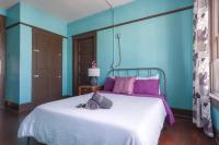 Lucky D&#39;s Youth and Traveler&#39;s Hostel客房内的一张或多张床位