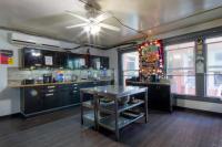 Lucky D&#39;s Youth and Traveler&#39;s Hostel的厨房或小厨房