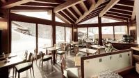 高山天堂酒店的休息区