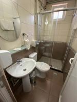 Hotel Etno Selo Timcevski的一间浴室