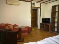 Hotel Etno Selo Timcevski的电视和&#47;或娱乐中心