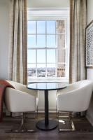 The Plaza Hotel Pioneer Park的休息区