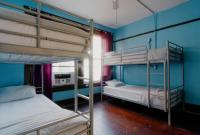 Lucky D&#39;s Youth and Traveler&#39;s Hostel客房内的一张或多张床位
