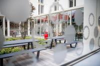 MEININGER Hotel Bordeaux Gare Saint-Jean的阳台或露台