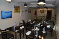 Royal Inn Residence餐厅或其他用餐的地方