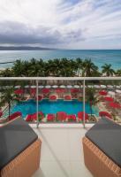 S Hotel Montego Bay - Luxury Boutique All-Inclusive Hotel内部或周边的泳池