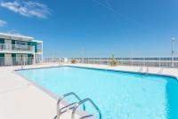 Fish Tales Boardwalk Inn &amp; Ocean Mecca Motel内部或周边的泳池