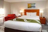 Quality Inn Miami Airport - Doral客房内的一张或多张床位