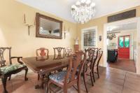 Historic Inn in the Marigny, blocks to French Quarter的休息区