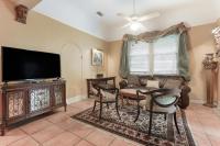 Historic Inn in the Marigny, blocks to French Quarter的电视和/或娱乐中心
