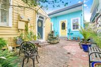 Historic Inn in the Marigny, blocks to French Quarter外面的花园
