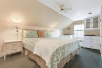 Historic Inn in the Marigny, blocks to French Quarter客房内的一张或多张床位