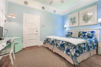 Historic Inn in the Marigny, blocks to French Quarter客房内的一张或多张床位