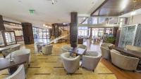 Hotel Leda Spa - Adults Only的休息区