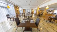 Hotel Leda Spa - Adults Only餐厅或其他用餐的地方