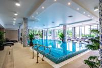 Hotel Leda Spa - Adults Only内部或周边的泳池