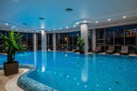 Hotel Leda Spa - Adults Only内部或周边的泳池