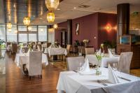 Hotel Leda Spa - Adults Only餐厅或其他用餐的地方