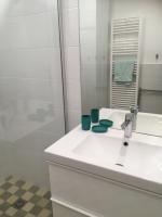 Les Gérardines by EnjoyNice, 3-room with Airco and balcony的一间浴室