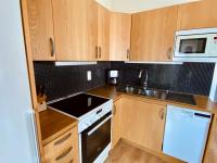 Falun Strandby Främby Udde的厨房或小厨房