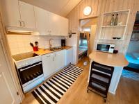 Falun Strandby Främby Udde的厨房或小厨房