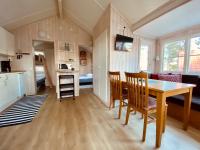 Falun Strandby Främby Udde的厨房或小厨房