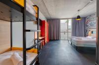 MEININGER Hotel Bordeaux Gare Saint-Jean客房内的一张或多张床位
