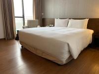 Ramada Encore By Wyndham Hualien客房内的一张或多张床位