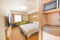 Tabino Hotel lit Matsumoto Milky white Onsen客房内的一张或多张床位