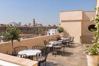 Casa de la Moneda Residences Sevilla的阳台或露台