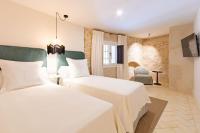 Casa de la Moneda Residences Sevilla客房内的一张或多张床位
