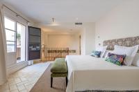 Casa de la Moneda Residences Sevilla客房内的一张或多张床位
