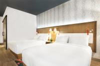 Hyatt Centric Downtown Denver客房内的一张或多张床位