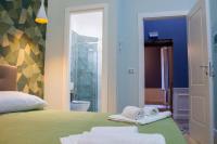 WANDERLUST NAPLES a place to stay客房内的一张或多张床位