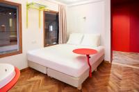 Hotel Not Hotel Rotterdam客房内的一张或多张床位