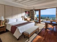 Shangri-La Boracay客房内的一张或多张床位