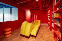 Hotel Not Hotel Rotterdam的休息区